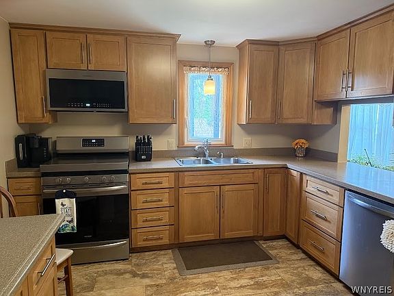 4th image of 138 N Creek Dr