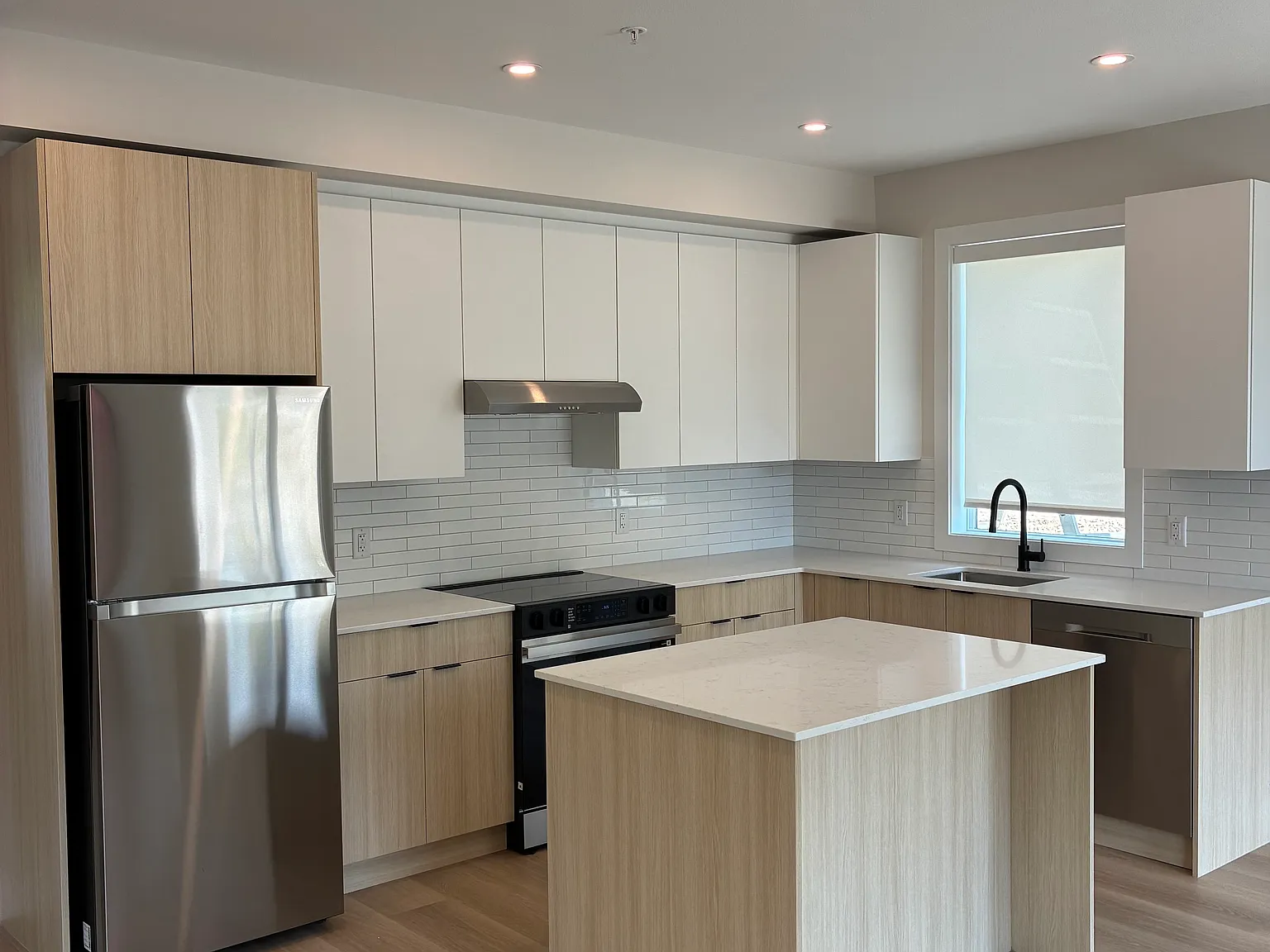 2 bed, 852 sqft, $2,395 — Photo 1