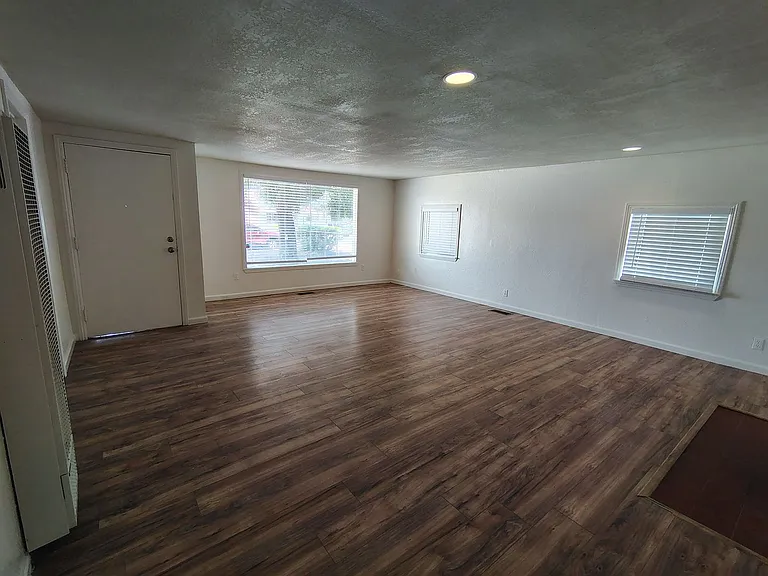 1351 Leonard Ave #A — Photo 7
