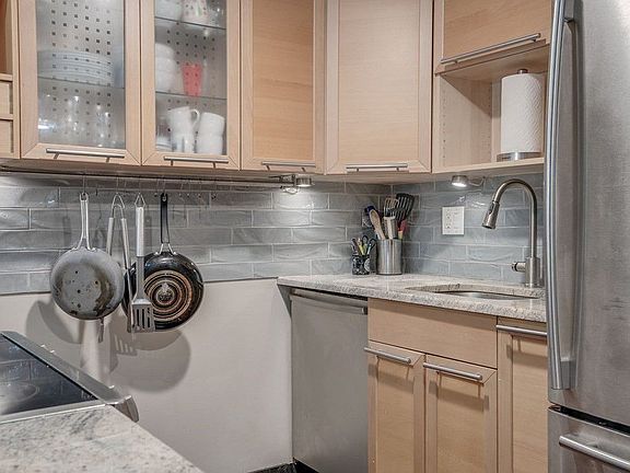 3rd image of 321 Harvard St APT 210