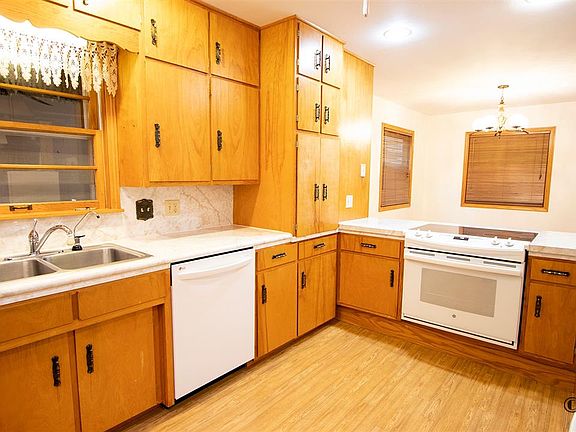 2nd image of 602 N 5th Ave