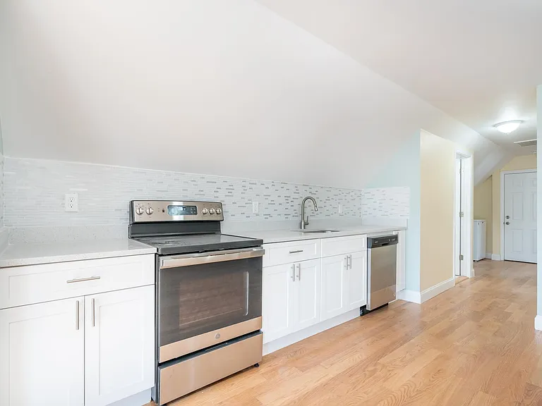 8 Martin St #3 — Photo 4
