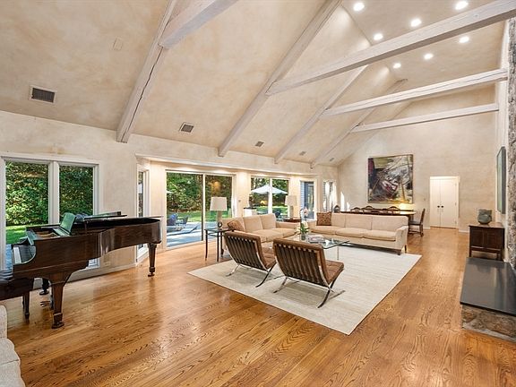 3rd image of 24 Trailside Rd