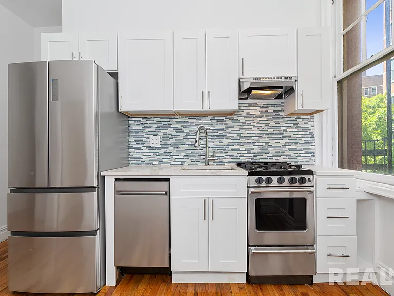 90 Bank St #5A — Photo 2