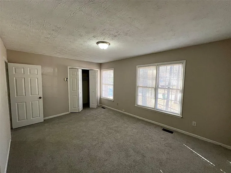 685 Redland Dr — Photo 11