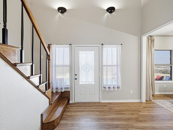 5th image of 606 Harding Ln