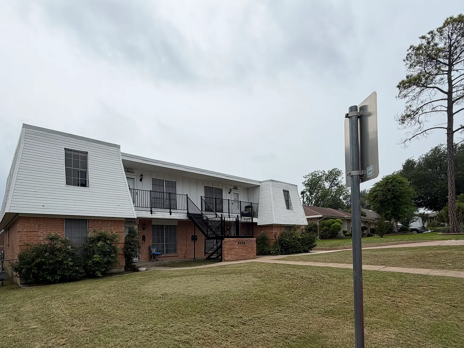 2 bed, 892 sqft, $1,095 — Photo 1