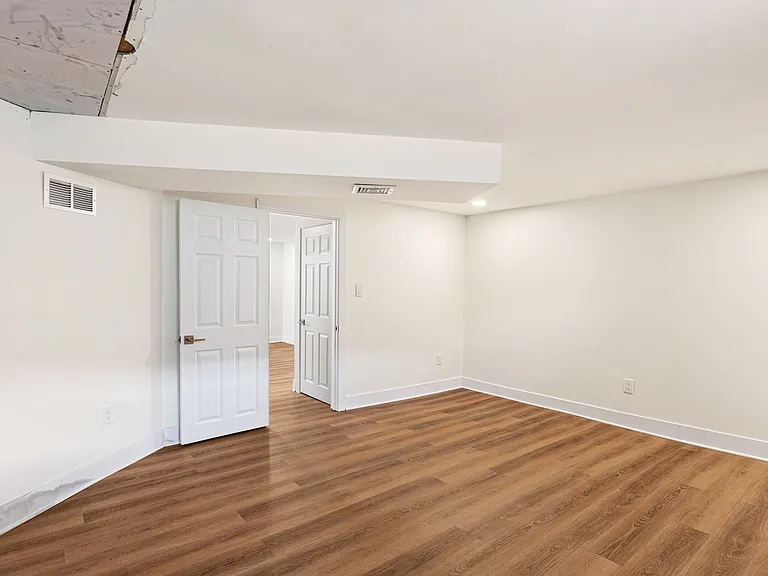 2405 S 57th St — Photo 12