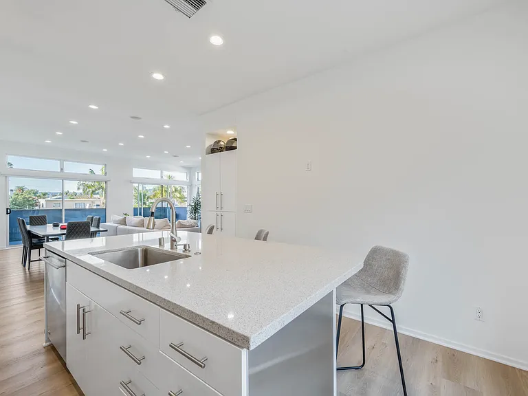 518 N Vista St — Photo 15