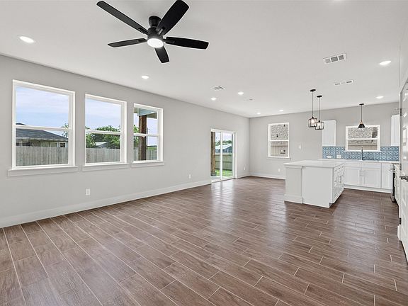 4th image of 702 Perkins Ct