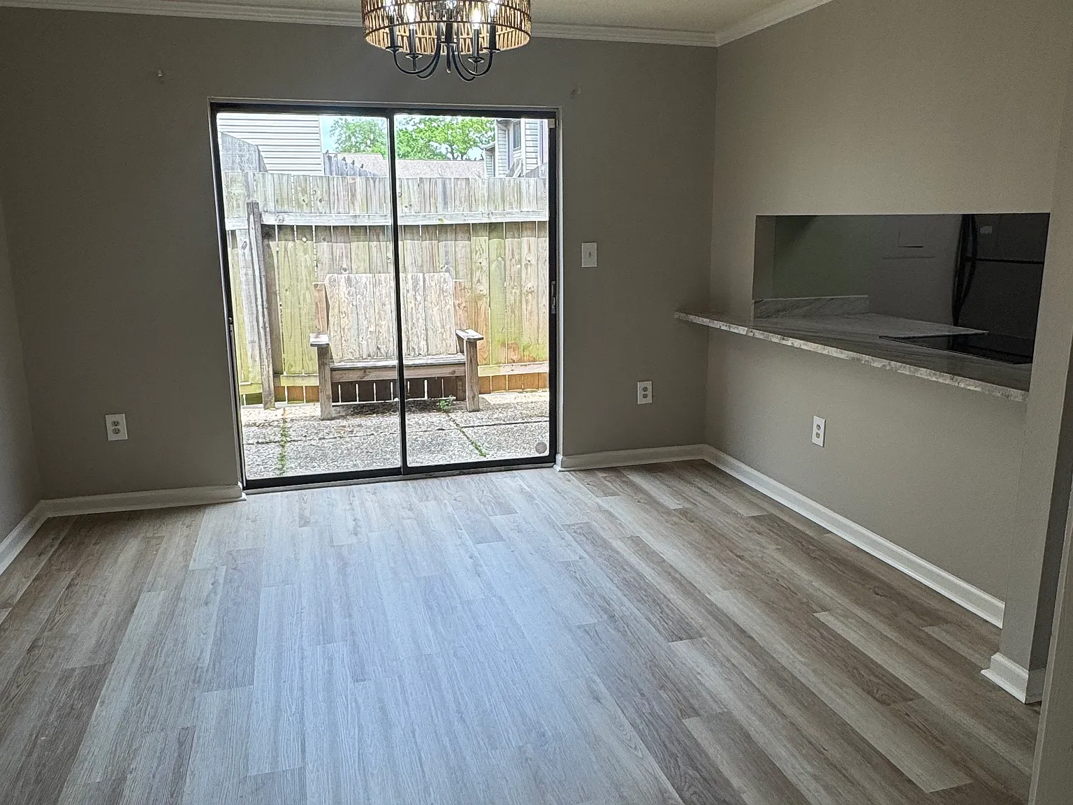 110 W Bayou Pkwy — Photo 2