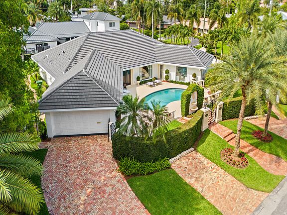 2nd image of 2831 NE 40th Street