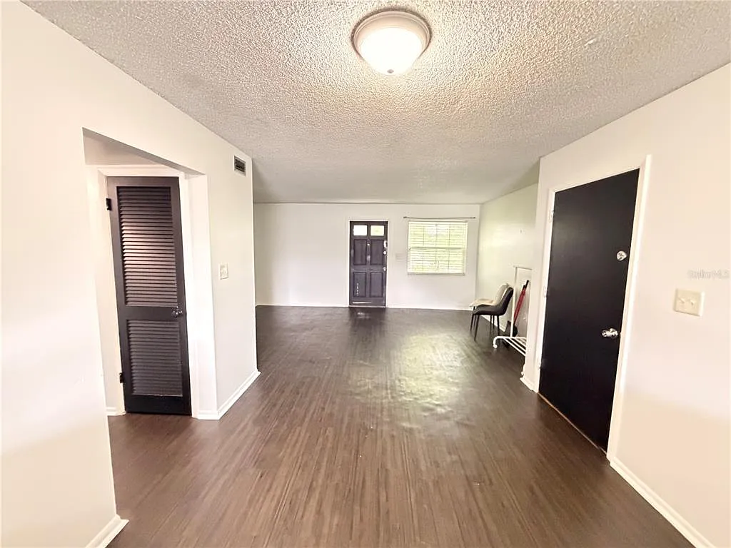 2 bed, 1.5 bath, 920 sqft, $1,690 — Photo 4