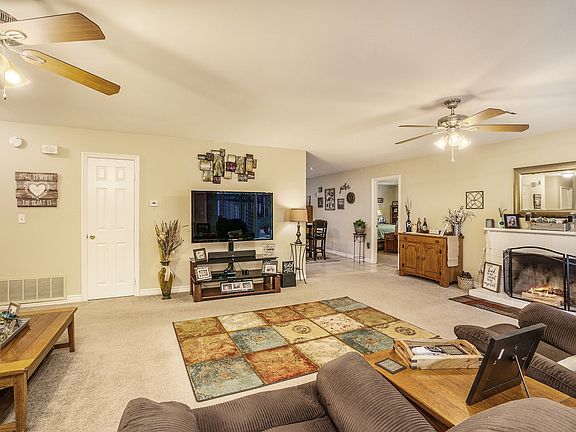 2nd image of 10958 Gayola Ln
