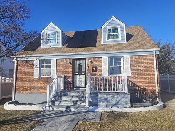 23 Circle Drive, Hempstead, NY 11550