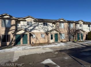30178 Wedgewood Cir, Roseville, MI 48066