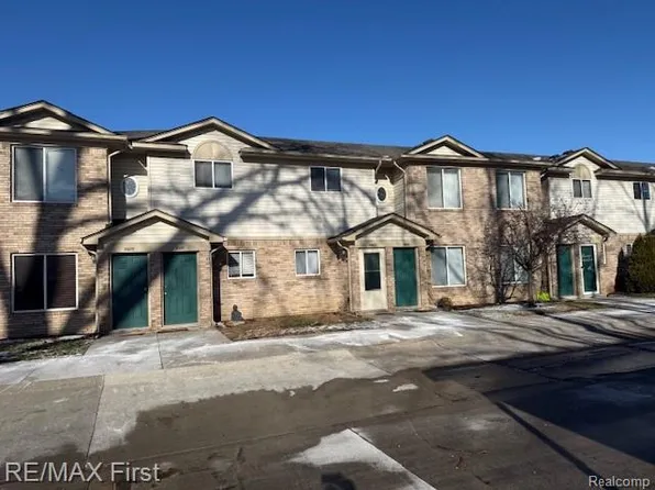 30178 Wedgewood Cir, Roseville, MI 48066