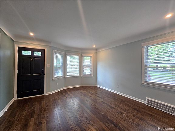 3rd image of 203 S Wilson Ave