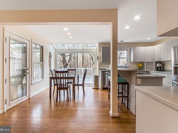 3rd image of 4604 Manorhill Ln