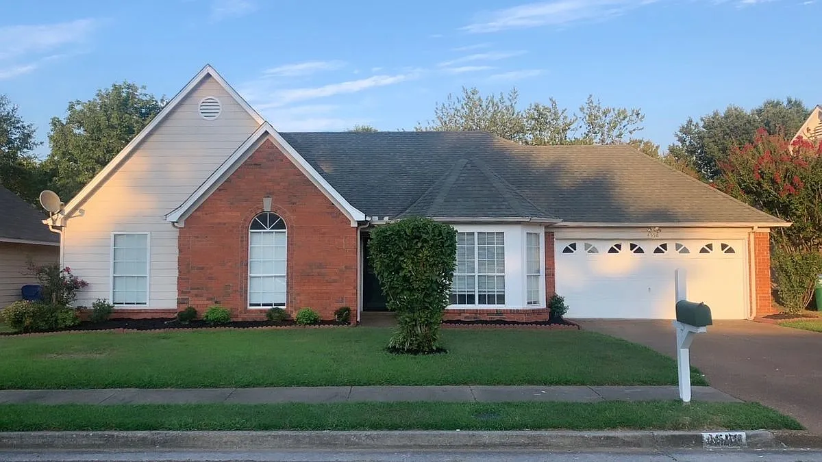 3 bed, 2.0 bath, 1374 sqft, $1,955 — Photo 1
