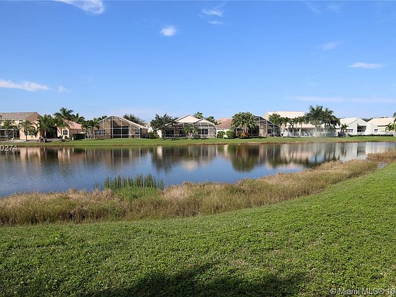 4th image of 881 Sand Creek Cir