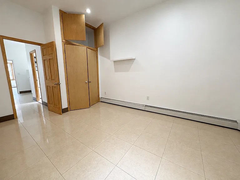518 Graham Ave #1-R — Photo 3