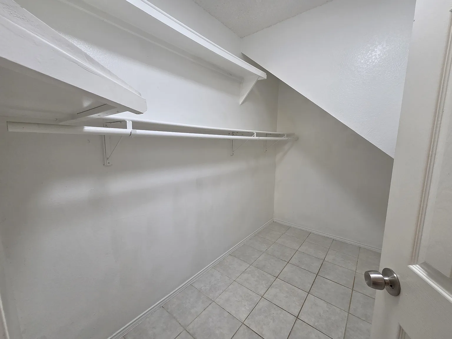 3 bed, 1392 sqft, $2,500 — Photo 2