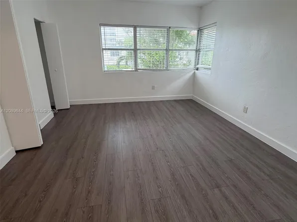 8010 Abbott Ave #5, Miami Beach, FL 33141