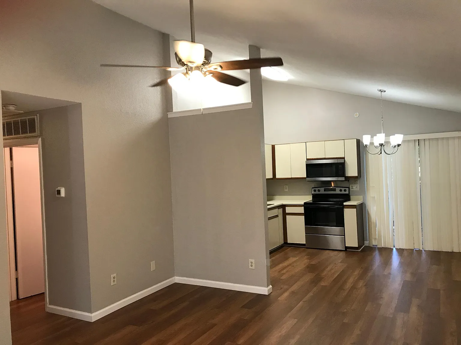 3 bed, 967 sqft, $1,725 — Photo 3