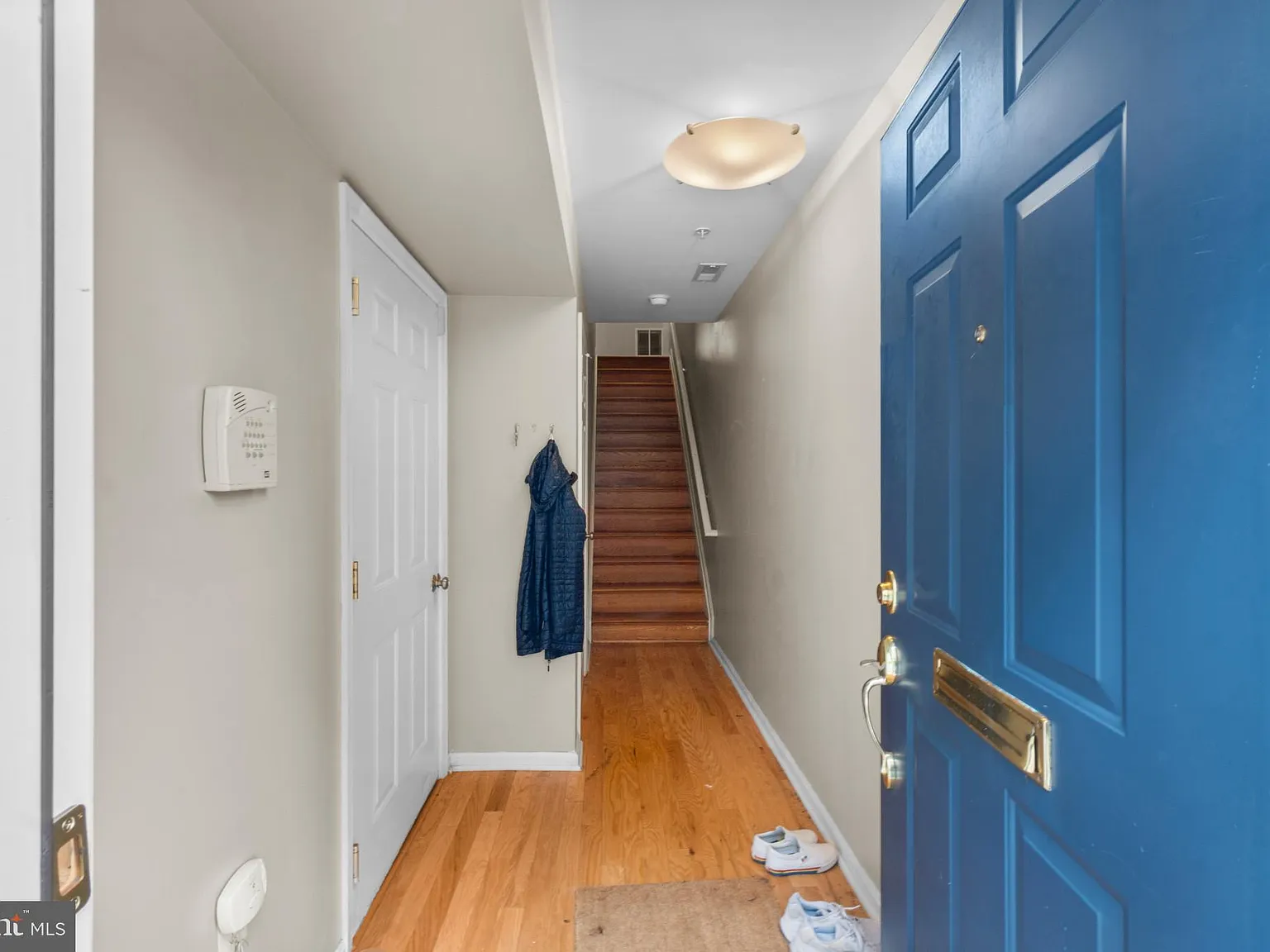 3 bed, 2.5 bath, 2104 sqft, $3,250 — Photo 2