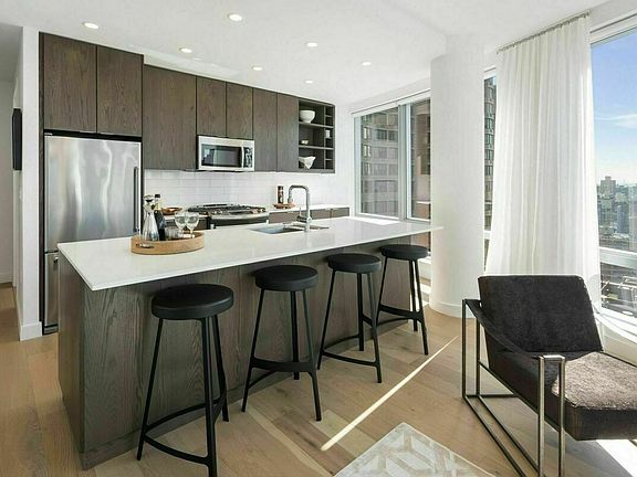 3rd image of 225 E 39th St APT 30D