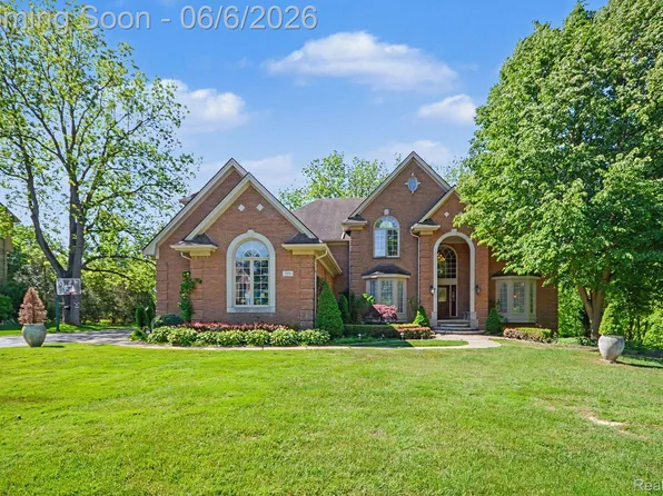 109 Knorrwood Dr, Oakland, MI 48306