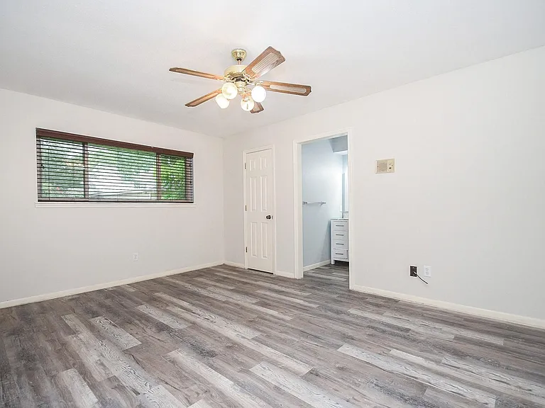 11915 N Hanworth Dr — Photo 14
