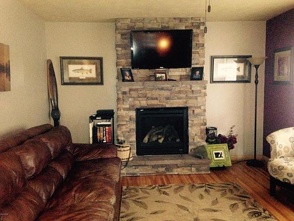 4th image of 712 Marguerite Ave