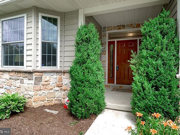2nd image of 12 Chamberlain Ln