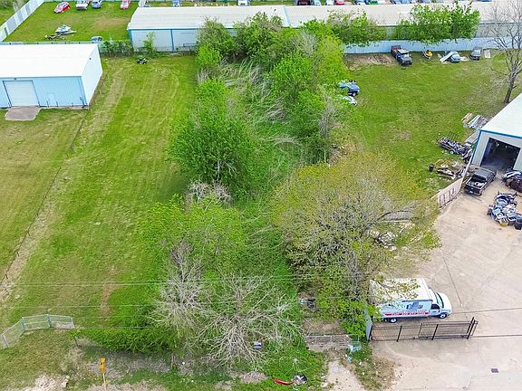 3rd image of 16525 Boss Gaston Rd