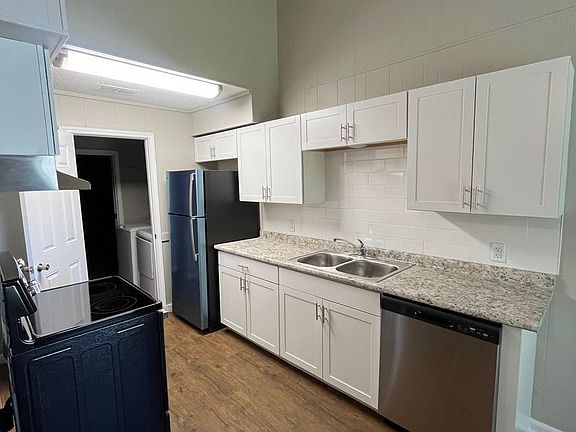 3rd image of 198 Wendwood Dr