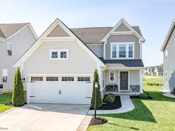 36267 Lands End Dr, North Ridgeville, OH 44039