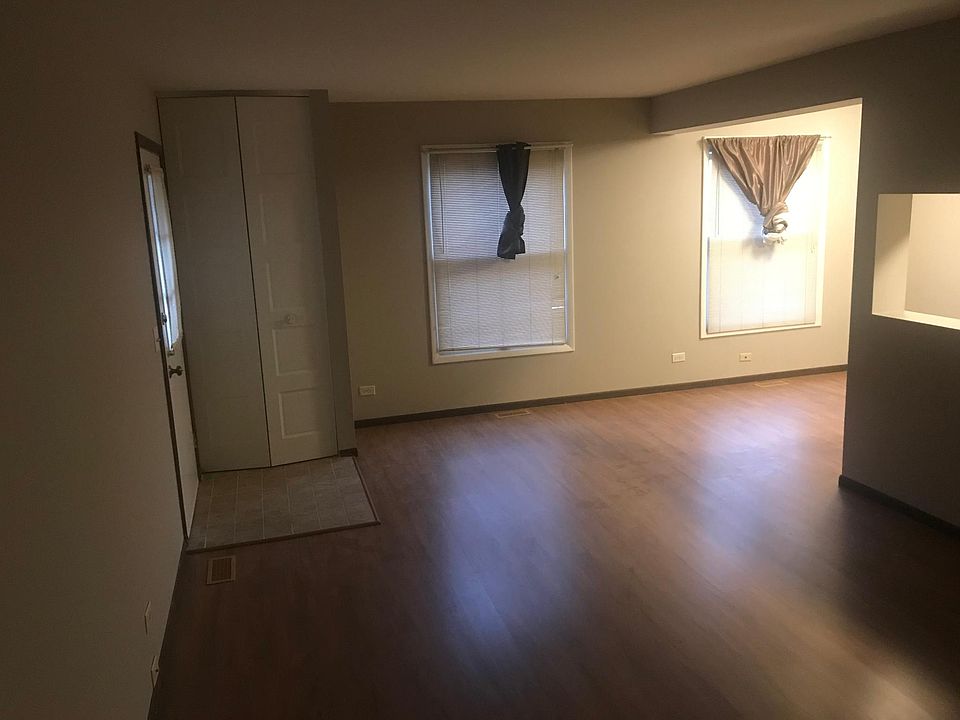 1st image of 310 Farmingdale Cir