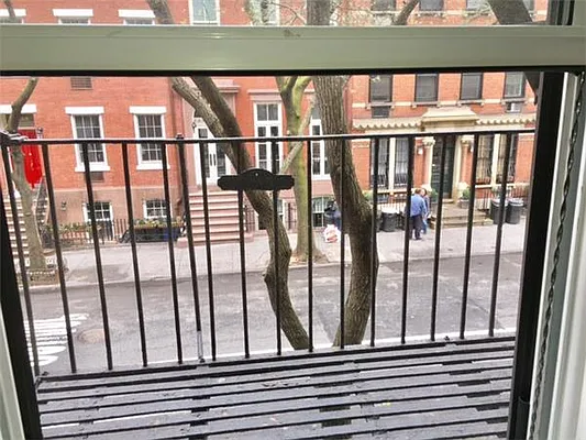 Rented by Bank Neary | media 70