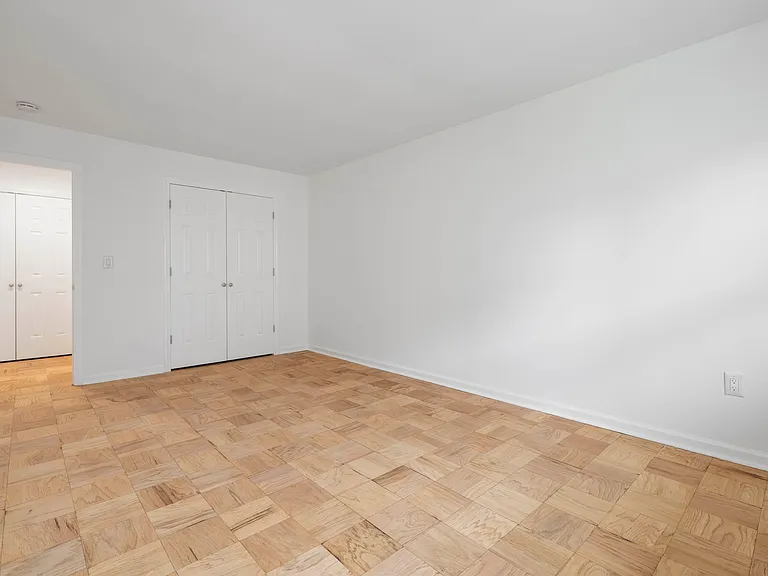 King size bedroom