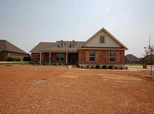 211 Tuscany St, Lowell, AR 72745