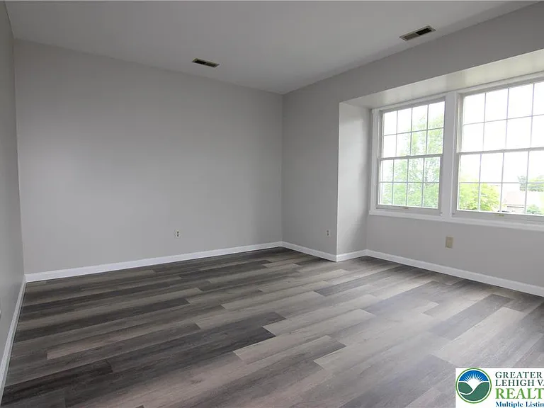 228 Spring House Ln — Photo 14