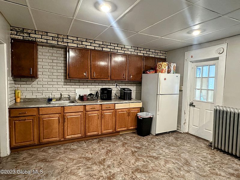 4th image of 368 Elk Street