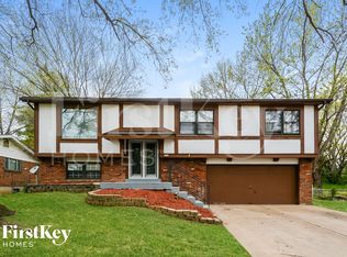 5707 Hidden Cove Ln, Florissant, MO 63034