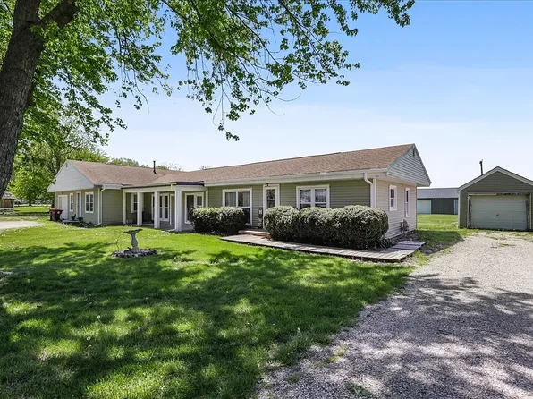 403 & 405 S Vine St #403, Heyworth, IL 61745