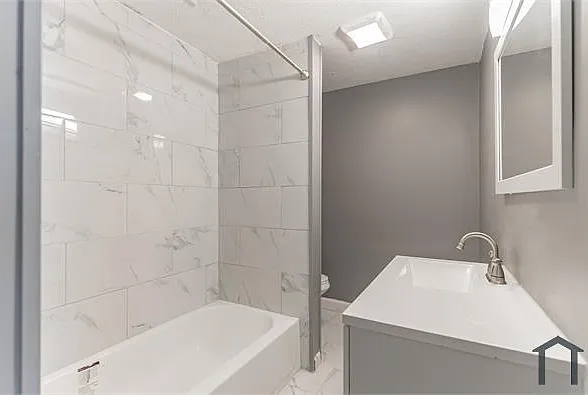 2305 Greenwood Dr — Photo 6