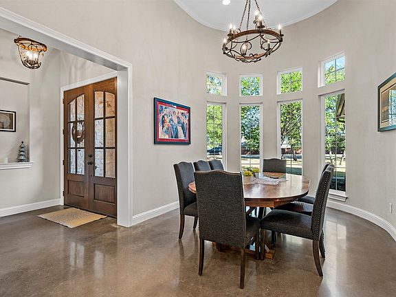 2nd image of 580 Whispering Oaks