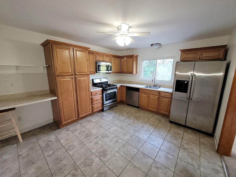 Eat in kitchen
