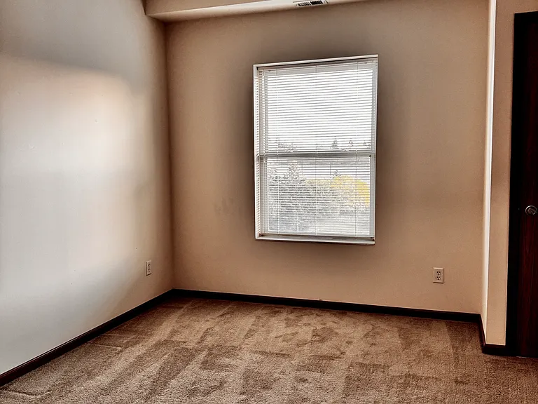 Crown Villa Apartments — Photo 28